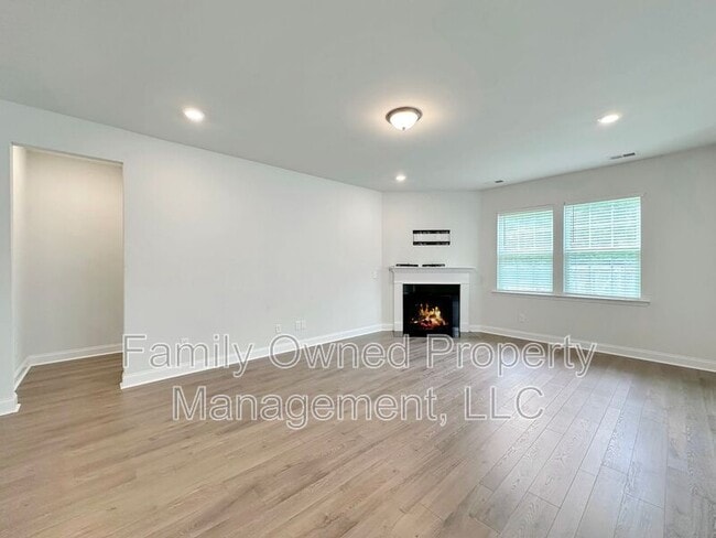 Building Photo - 302 Witch Hazel St