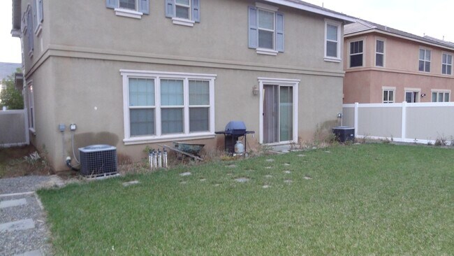 Building Photo - Beautiful 3 Bedroom / 2.5 Bathroom Perris Home with a Dream Kitchen