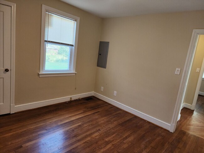 Building Photo - Incredible 2 Bedroom Ranch with Spacious 2 Car Garage!