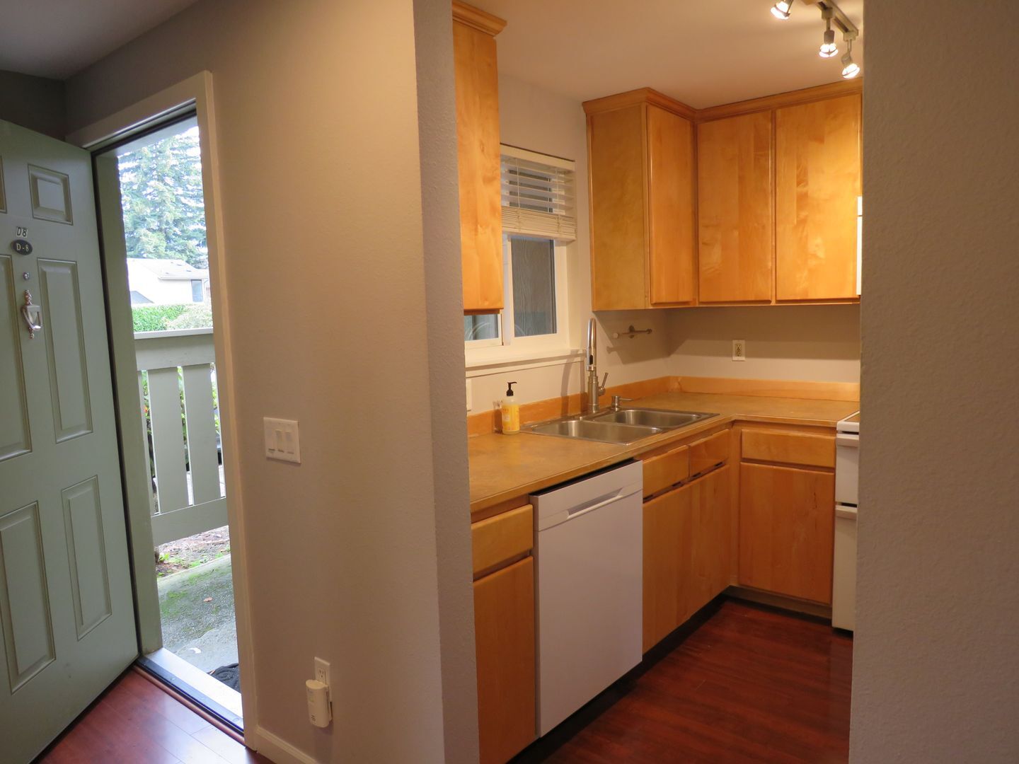 Building Photo - Juanita Townhome in Westwood Village ** 2bed/1.5 bath corner unit with Nice Private Backyard  $21...