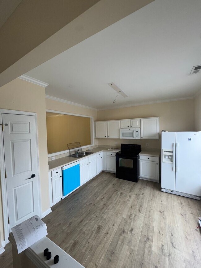Building Photo - Lovely 3br 2.5ba TH in Raleigh! Available ...