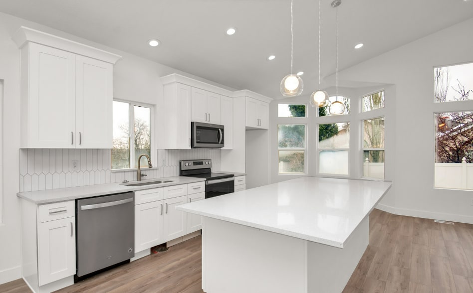Building Photo - 1511 Lakeview Dr