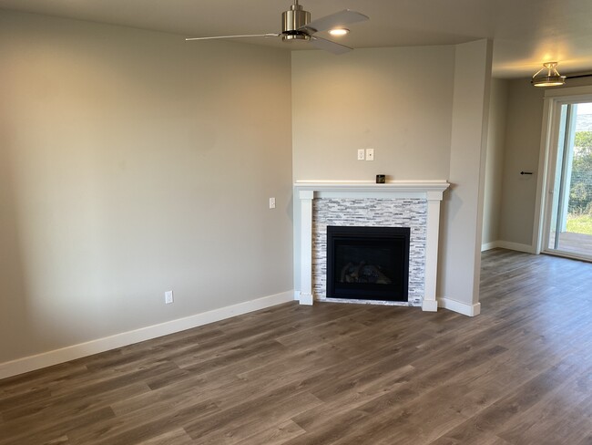 Building Photo - 1266 Fairwood Dr SW
