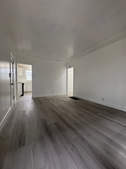 Building Photo - 1933 Carmona Ave