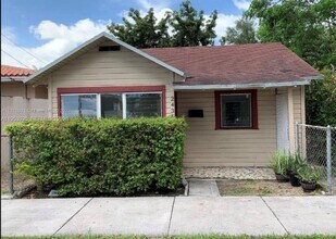 Building Photo - 2430 SW 25th Ter