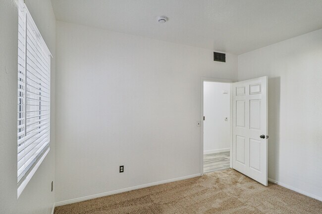 Building Photo - 5250 S Rainbow Blvd