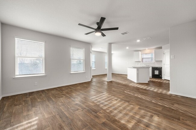 Building Photo - Like New, Open Floorplan, Greenbelt!!!