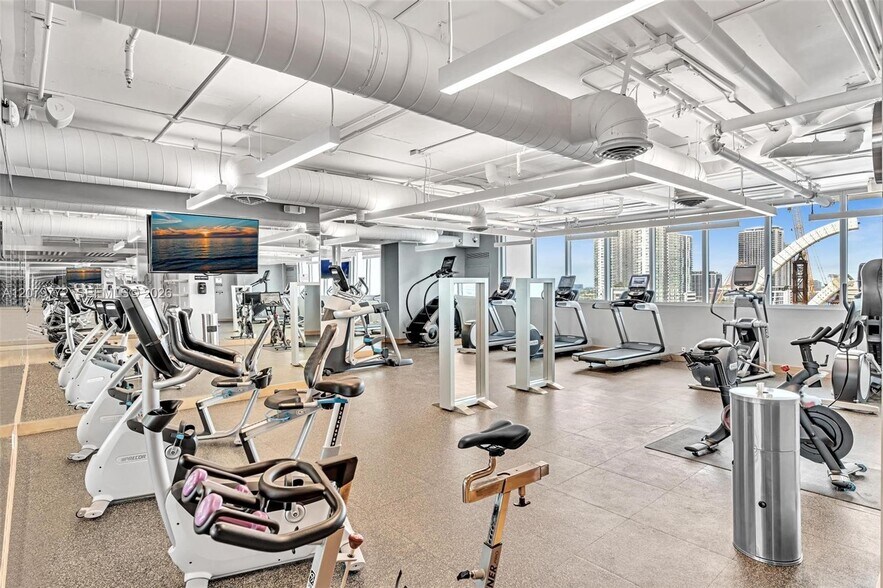Building Photo - 900 Biscayne Blvd