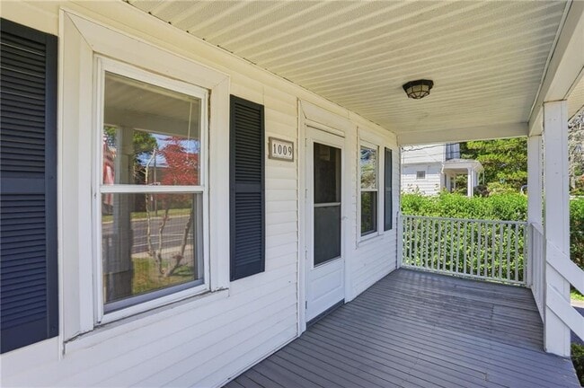 Building Photo - 1009 Willett Ave