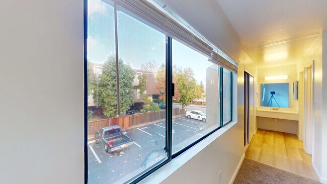 Building Photo - 515 B St