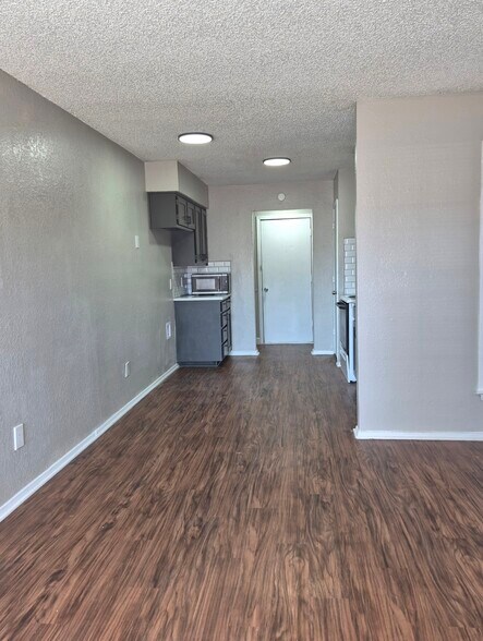 Building Photo - 216 Pine Meadow Dr