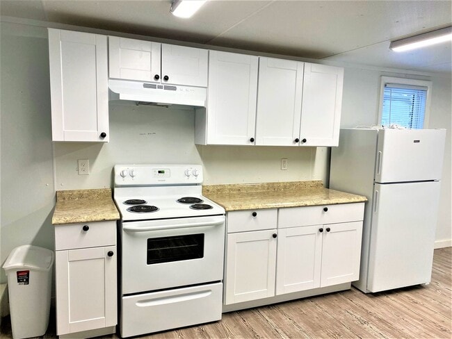 Building Photo - ****Warwick/Oakland Beach – Waterfront Single Family Home - $1,750****
