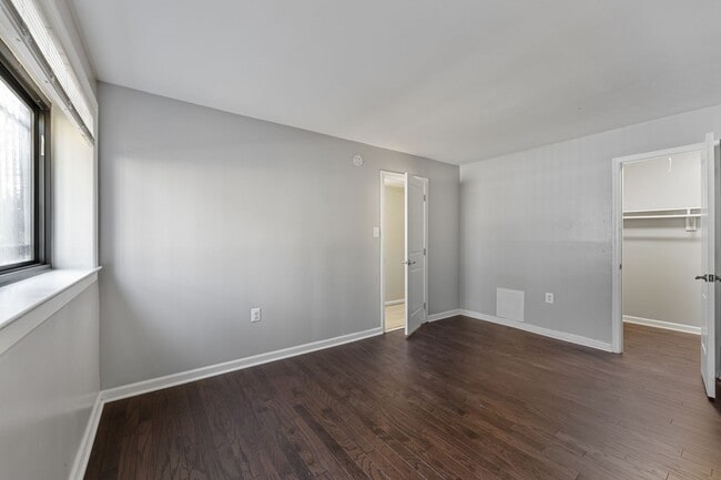 Building Photo - Spacious, Recently Renovated 1 Bedroom!