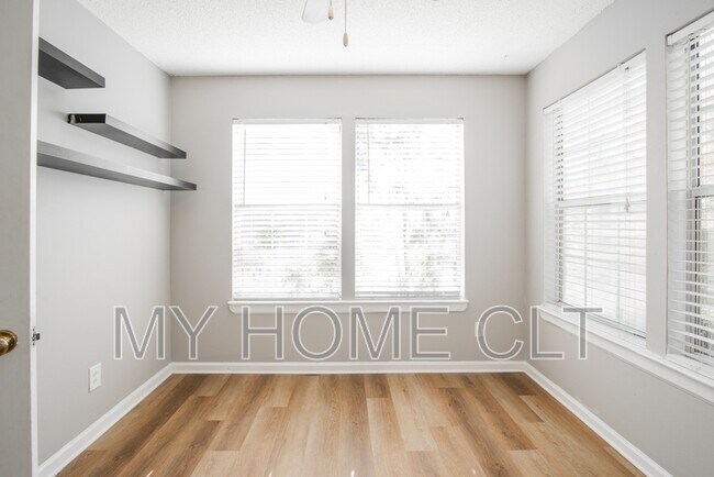 Building Photo - 8117 Tremaine Ct