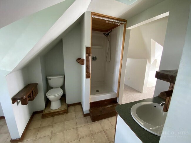 Building Photo - 2 W 4th St