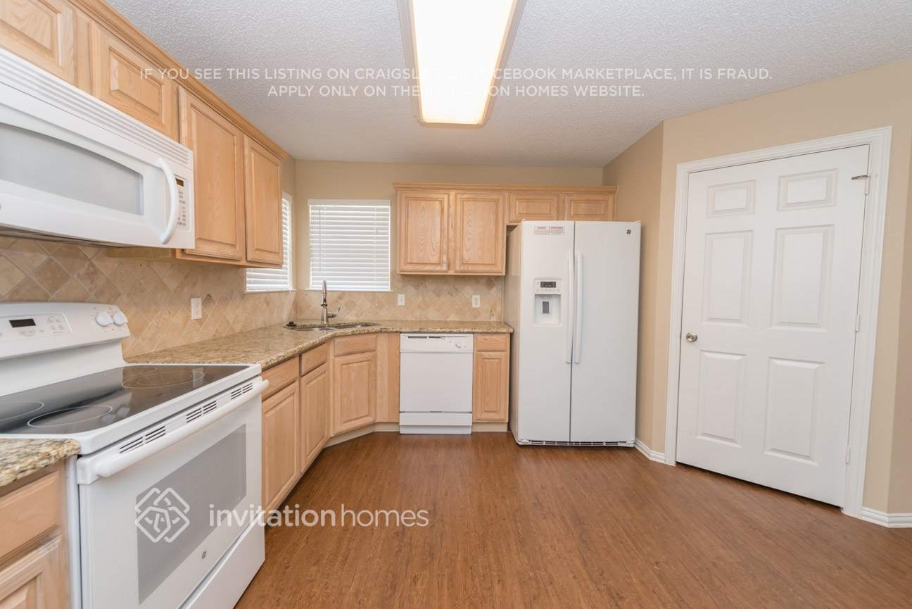 Building Photo - 5010 Ridgefield Ct