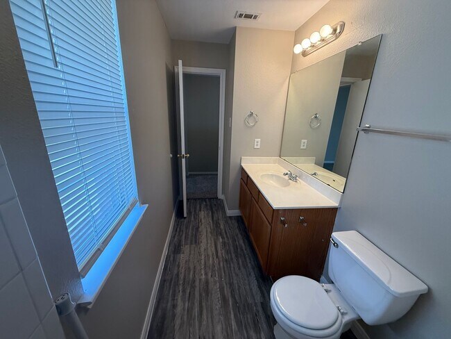 Building Photo - 201.203 Marvin Cove