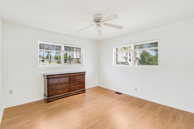 Building Photo - 110 N C St