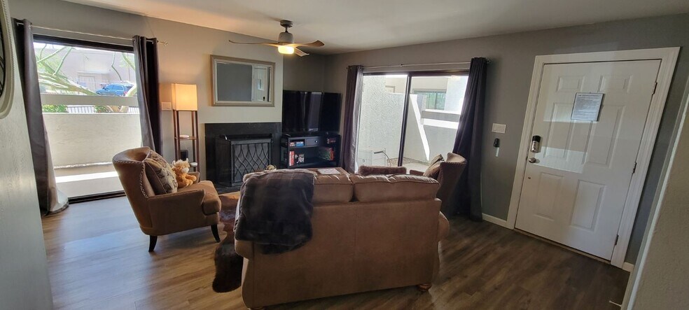 Building Photo - 2959 N 68th Pl
