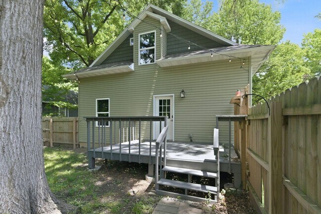 Building Photo - Updated 4-bedroom, 2-bath home in the Rountree neighborhood