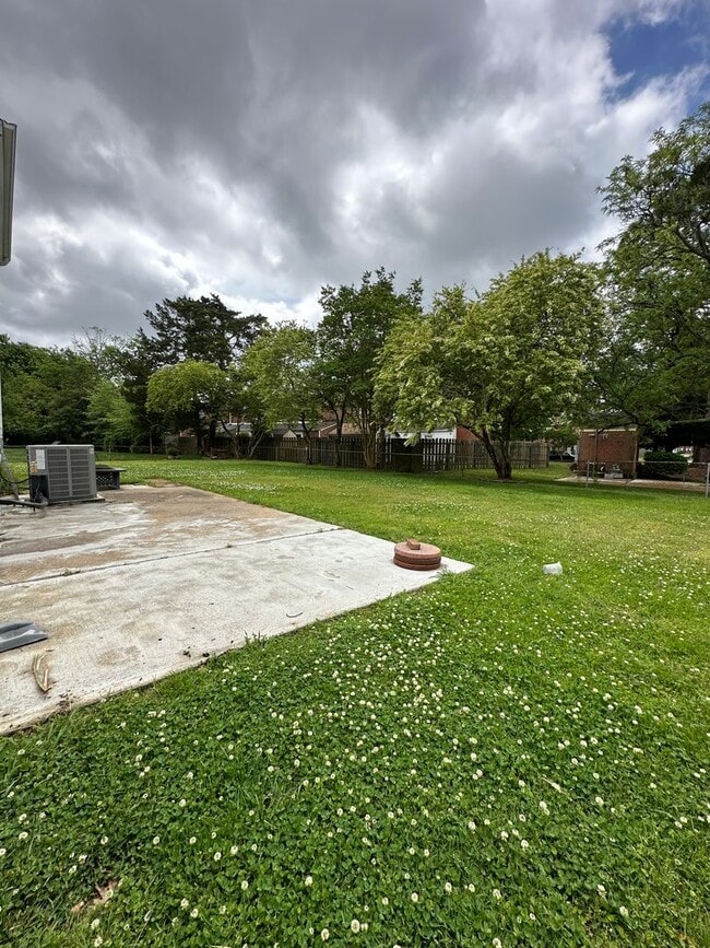 Building Photo - Pembroke Manor-4 bedroom 2.5 bath Single f...