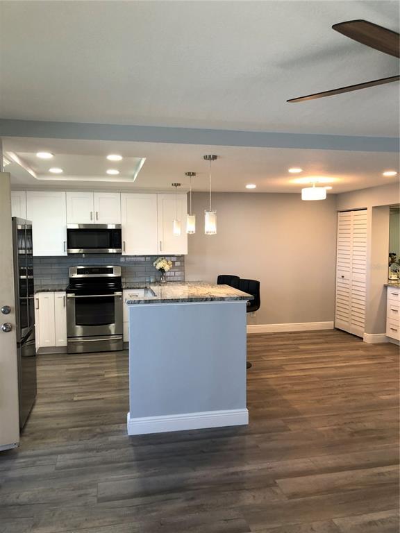Building Photo - 12500 Capri Cir N