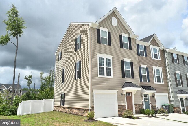 Building Photo - 8714 Upton Ln