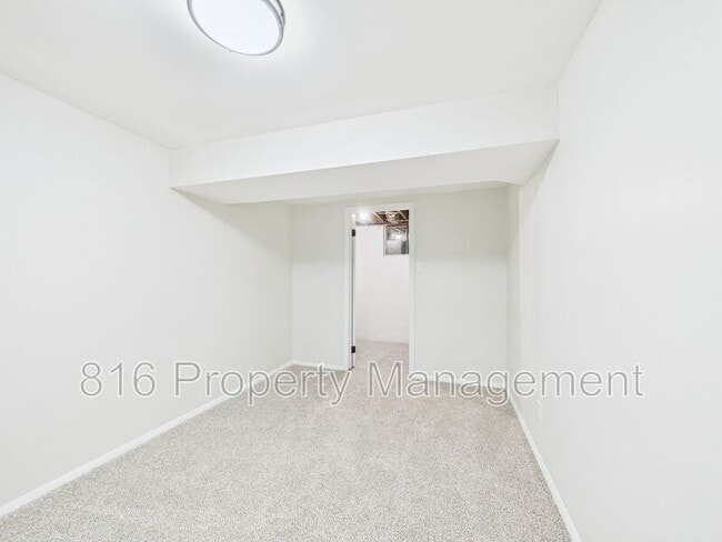 Building Photo - 8215 Ruskin Way