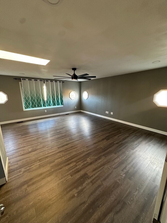 Building Photo - 1325 S Utica St