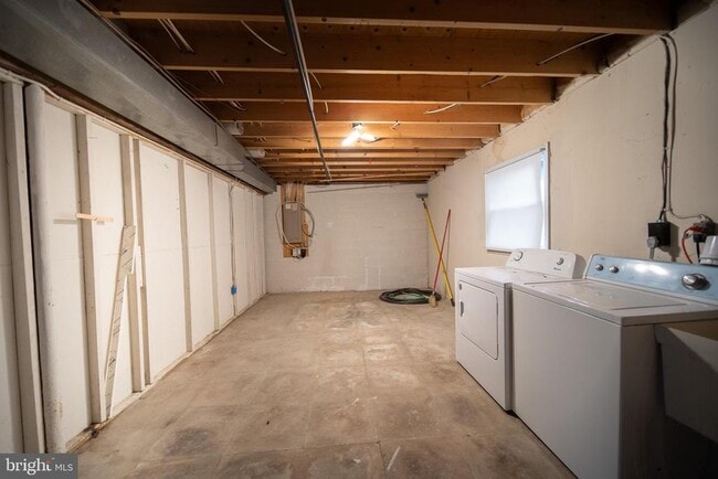 Building Photo - 11209 Caroline Ave