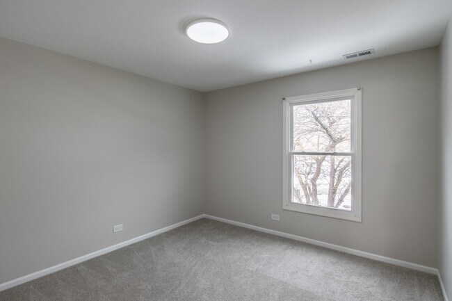 Building Photo - 194 S Stonington Dr