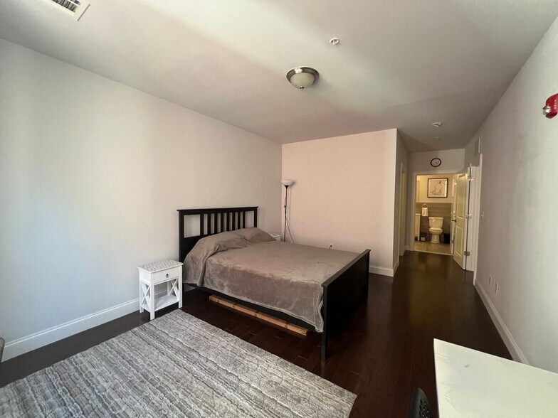 Building Photo - 90 Clinton Ave