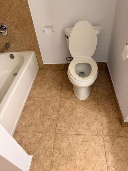 Building Photo - 7850 E Granada Rd