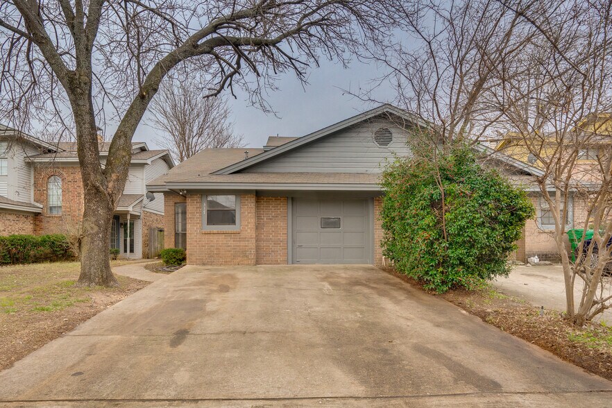 Building Photo - 317 Benjamin St