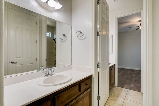 Building Photo - Single Family Home on 20k SQFT Lot in Gated Community