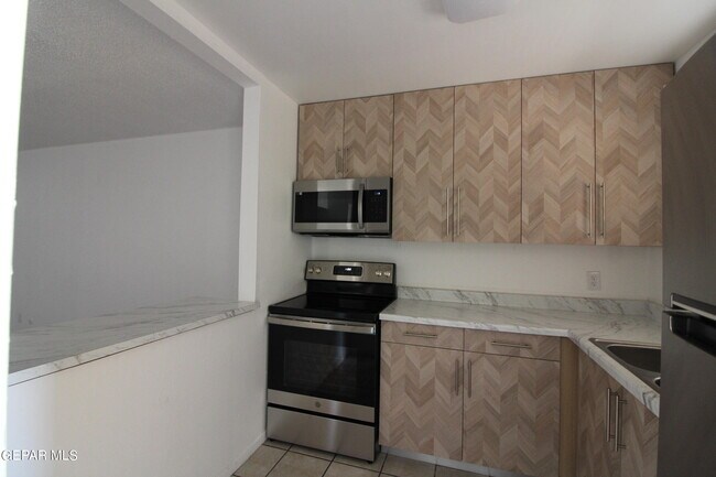 Building Photo - 5200 Carousel Dr