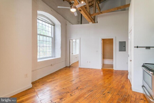 Building Photo - 4 Leverington Ave