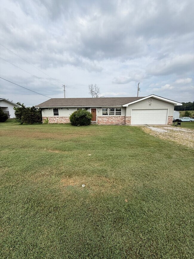 Primary Photo - 3 bedroom/2 bathroom/2 car garage house