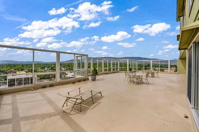 Building Photo - Fully Furnished Downtown Condo