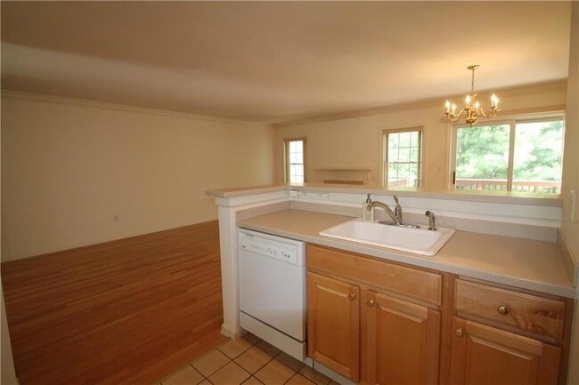 Building Photo - 1407 Larson Dr