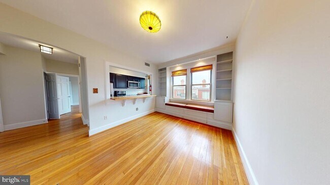 Building Photo - 18 9th St NE