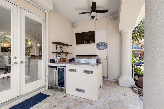 Building Photo - 305 Harborside Cir