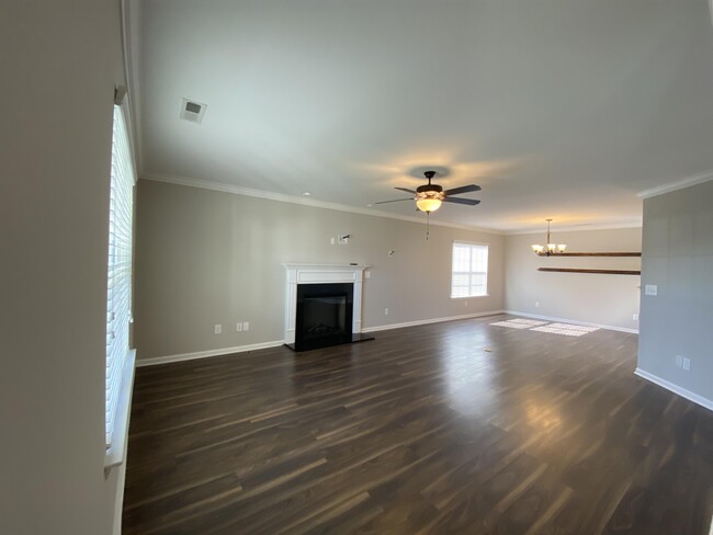 Building Photo - 617 Rockland Dr