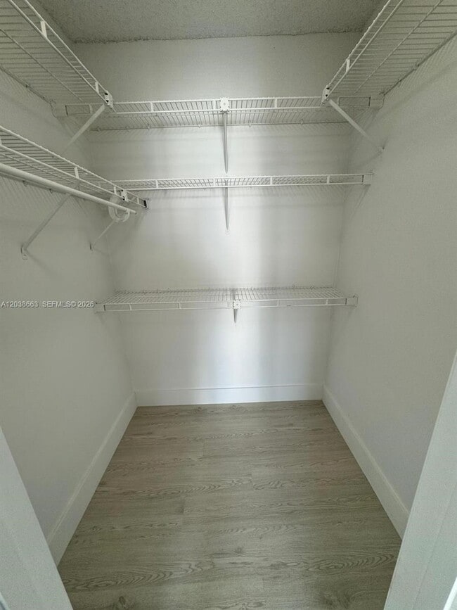 Building Photo - 9280 Fontainebleau Blvd