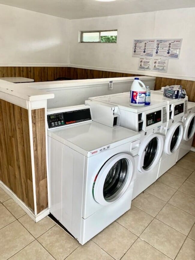 Building Photo - Nice 2 Bedroom 1 Bathroom Condo in Fairfield - AVAILABLE NOW!!