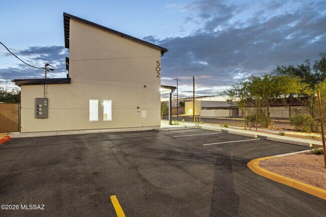 Building Photo - 502 S Fremont Ave