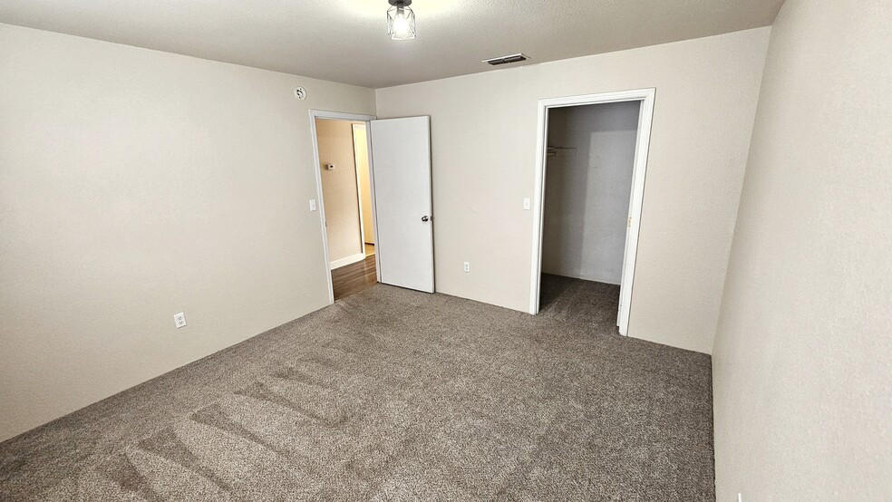 Building Photo - 3060 Sheraton Ct