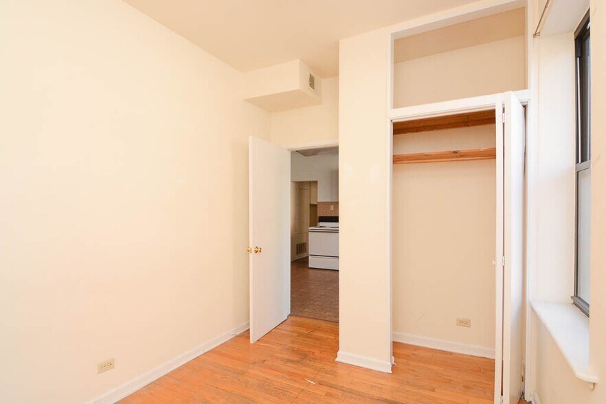 Building Photo - 3145 W Medill Ave