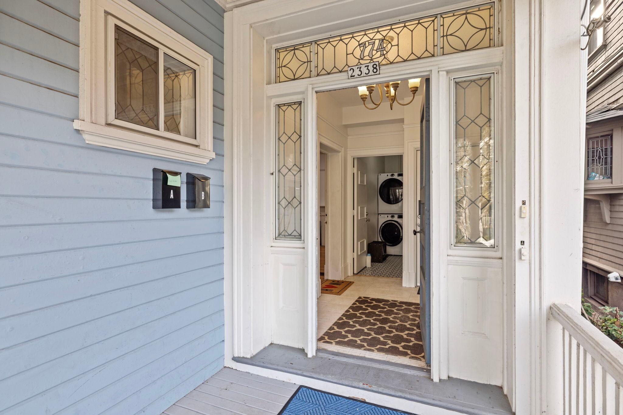 Front door - 2338 NW Hoyt St