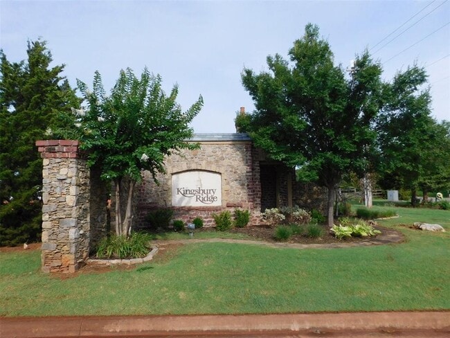 Building Photo - 2324 Sutton Pl